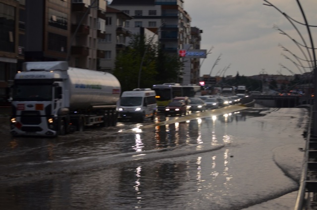 Uşak Yağmur'a Teslim