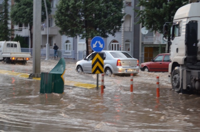 Uşak Yağmur'a Teslim