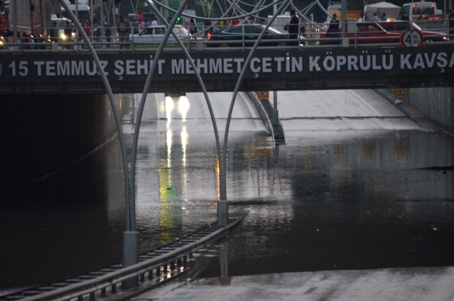 Uşak Yağmur'a Teslim