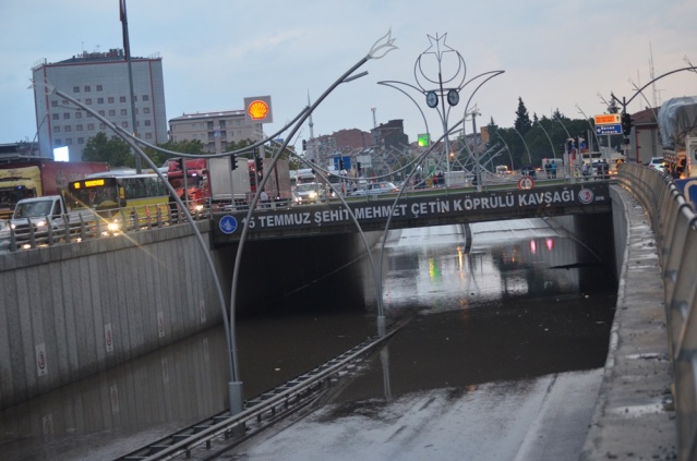 Uşak Yağmur'a Teslim
