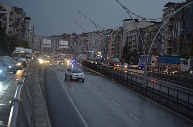 Uşak Yağmur'a Teslim