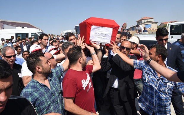 ŞEHİT POLİSİMİZİ SON YOLCULUĞUNA ON BİNLER UĞURLADI