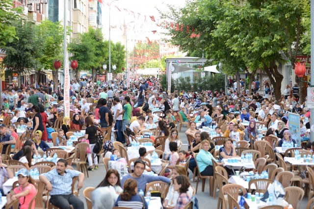 İsmetpaşa Caddesi 2016 İftarı