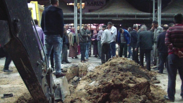 UŞAK BELEDİYESİ PAZAR ESNAFINI ÇILDIRTTI