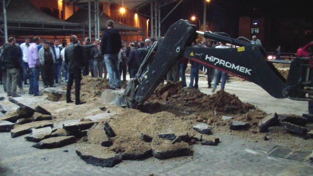 UŞAK BELEDİYESİ PAZAR ESNAFINI ÇILDIRTTI