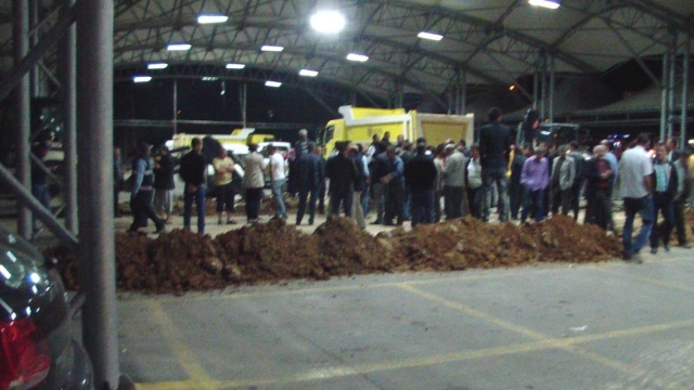 UŞAK BELEDİYESİ PAZAR ESNAFINI ÇILDIRTTI