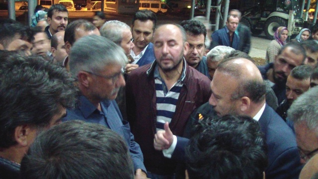 UŞAK BELEDİYESİ PAZAR ESNAFINI ÇILDIRTTI