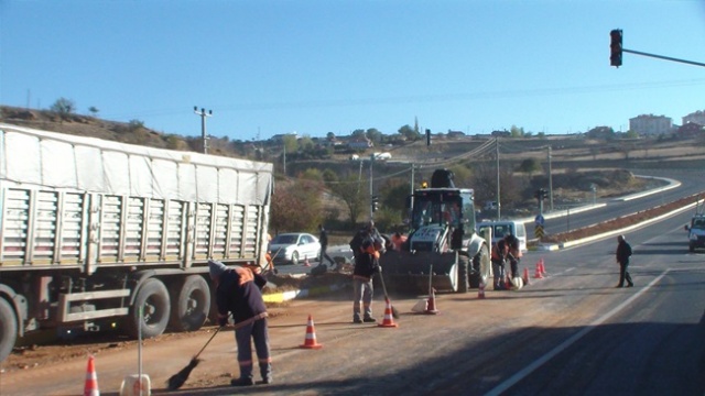 UŞAK'TA KAZA 2 AĞIR YARALI