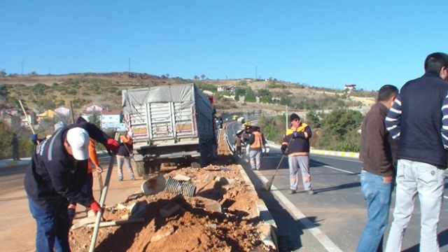 UŞAK'TA KAZA 2 AĞIR YARALI