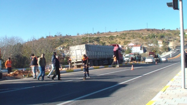 UŞAK'TA KAZA 2 AĞIR YARALI
