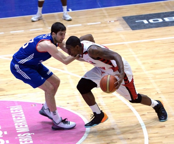 Muratbey Uşak Sportif: 77 - Anadolu Efes: 84