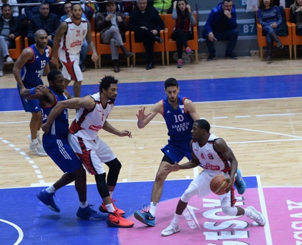 Muratbey Uşak Sportif: 77 - Anadolu Efes: 84