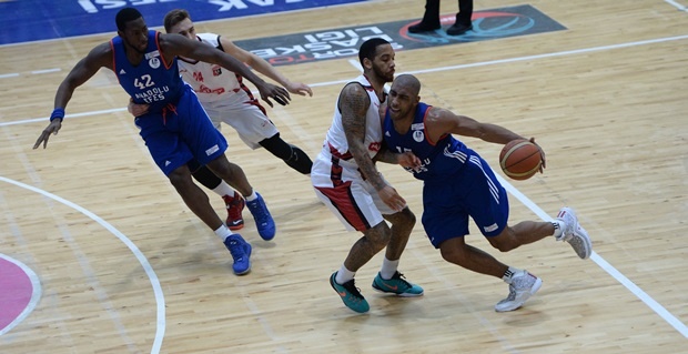Muratbey Uşak Sportif: 77 - Anadolu Efes: 84