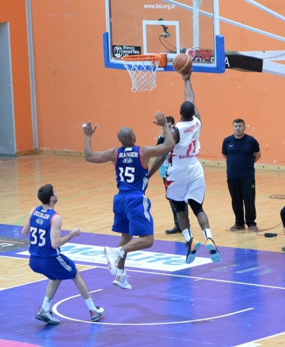 Muratbey Uşak Sportif: 77 - Anadolu Efes: 84