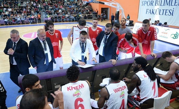 Muratbey Uşak Sportif: 77 - Anadolu Efes: 84