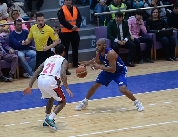 Muratbey Uşak Sportif: 77 - Anadolu Efes: 84