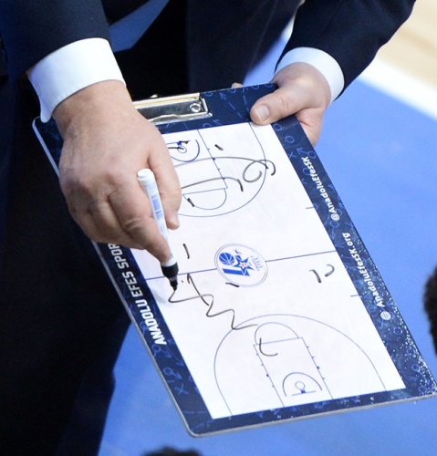 Muratbey Uşak Sportif: 77 - Anadolu Efes: 84