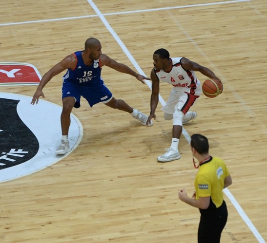 Muratbey Uşak Sportif: 77 - Anadolu Efes: 84