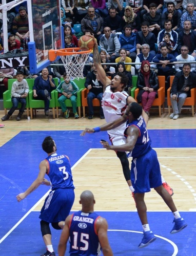 Muratbey Uşak Sportif: 77 - Anadolu Efes: 84
