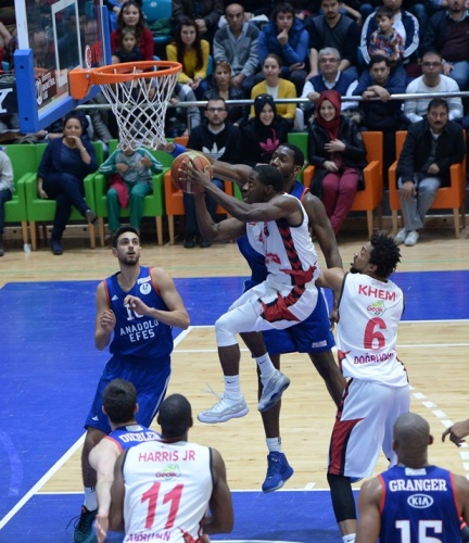 Muratbey Uşak Sportif: 77 - Anadolu Efes: 84