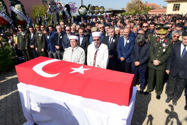 EŞME ŞEHİDİNİ UĞURLADI