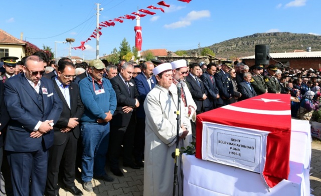 EŞME ŞEHİDİNİ UĞURLADI