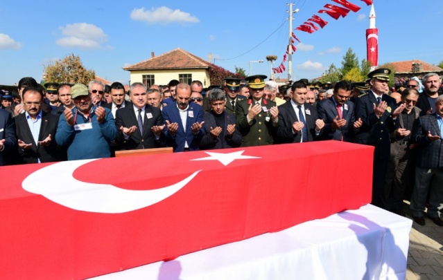 EŞME ŞEHİDİNİ UĞURLADI