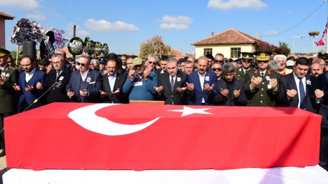 EŞME ŞEHİDİNİ UĞURLADI