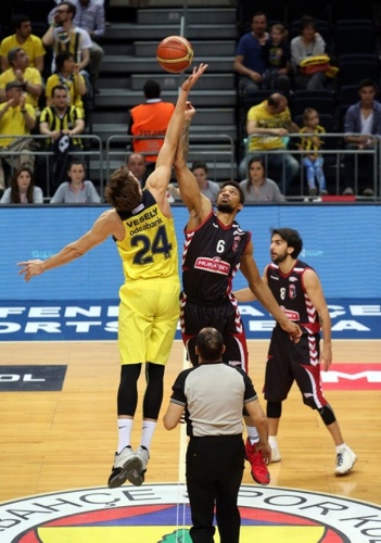 Fenerbahçe: 98 - Muratbey Uşak Sportif: 67