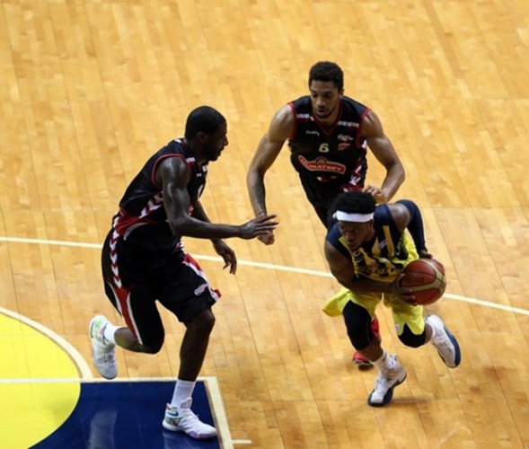 Fenerbahçe: 98 - Muratbey Uşak Sportif: 67
