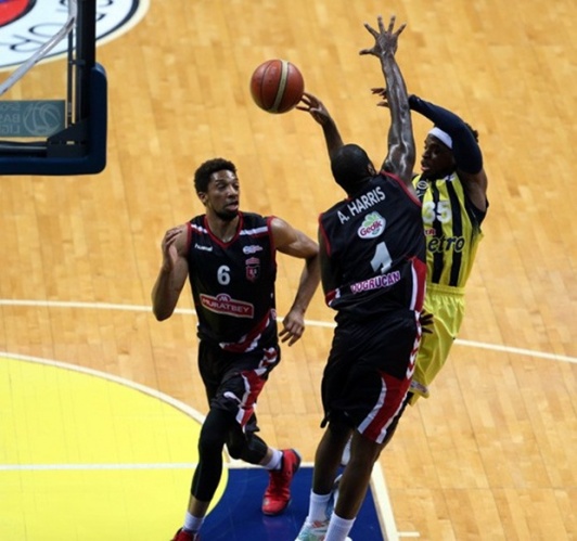 Fenerbahçe: 98 - Muratbey Uşak Sportif: 67