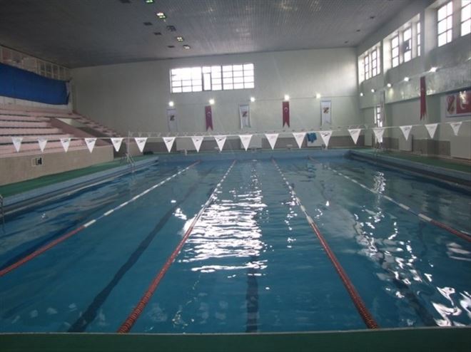 Kapalı Yüzme Havuzu Kış Sezonunu Açtı