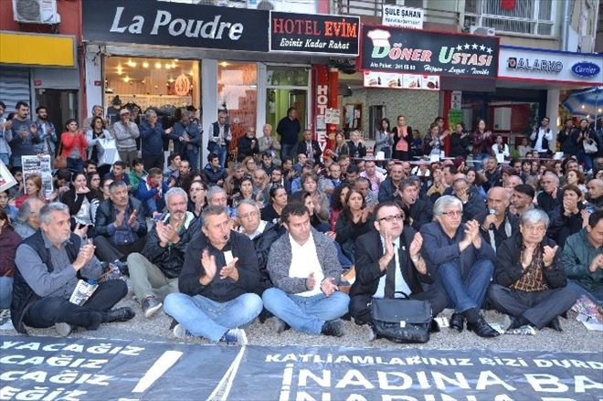 Oturarak Terörü Protesto Ettiler