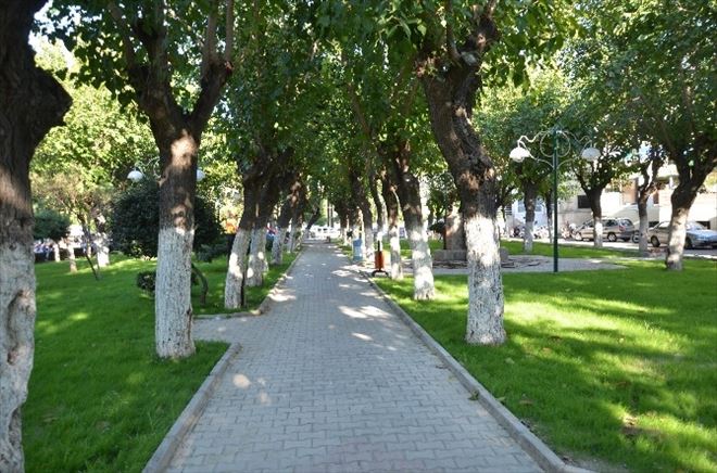 Kuşadası’nda Park Bahçe Çalışmaları