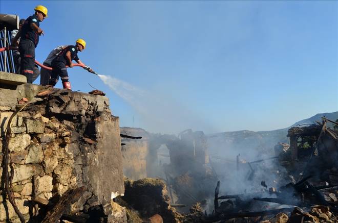  SELENDİ´DE KORKUTAN YANGIN  