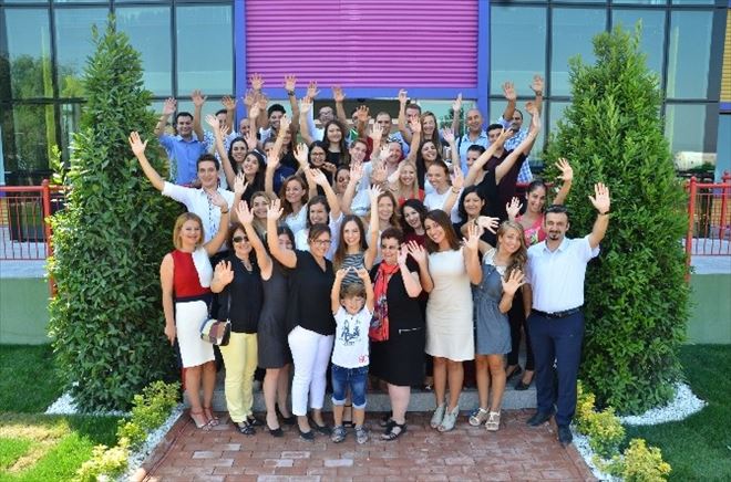 Manisa Amerikan Kültür Koleji Dev Öğretmen Kadrosuyla Öğrencilerini Bekliyor