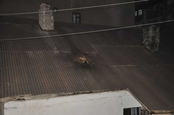 Yüksekova’da Hendekleri Kapatmaya Giden Polislere Saldırı