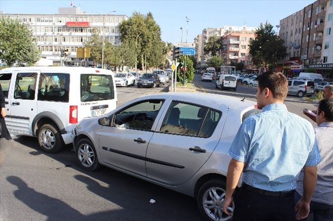 İki Araç Çarpıştı: 1 Yaralı