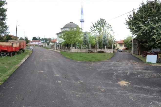 Serdivan Belediyesi Uzunköy’de Asfalt Çalışmalarına Devam Ediyor