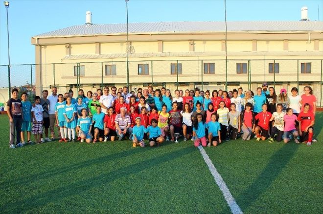 Karaman’da Gazi Çalışkan Bayan Futbol Turnuvası Ödül Töreni
