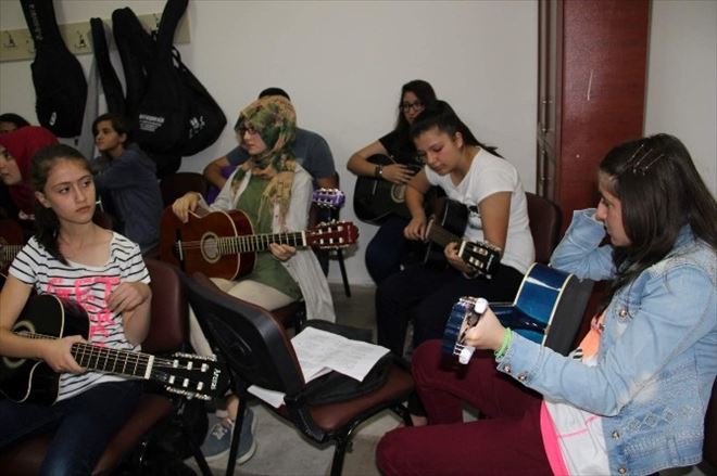 Nevşehir’de Gitar Eğitimi Büyük İlgi Görüyor