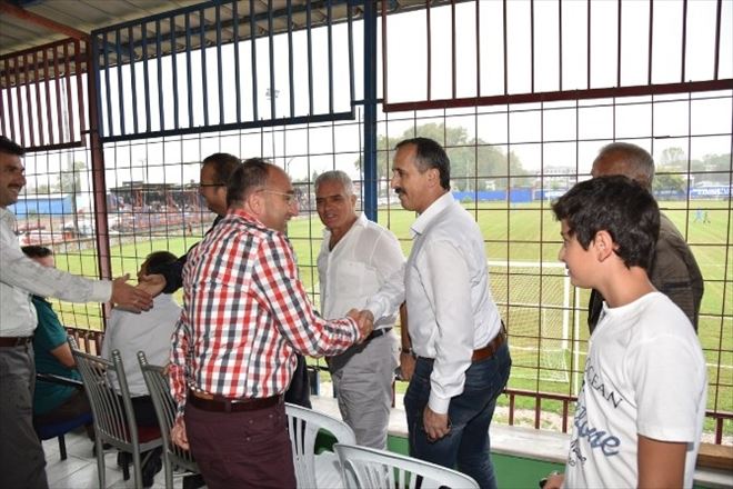 Başkan Üzülmez, Kartepe Belediyespor’un Maçını İzledi