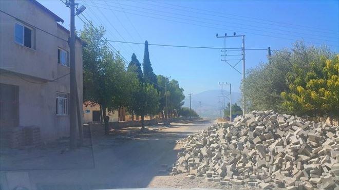 Alaşehir’de Yol Yapım Çalışmaları Devam Ediyor