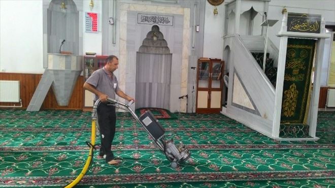 İbadethanelerde Temizlik Yapılıyor