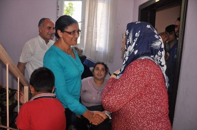 2 Engelliye Akülü Sandalye Yardımı
