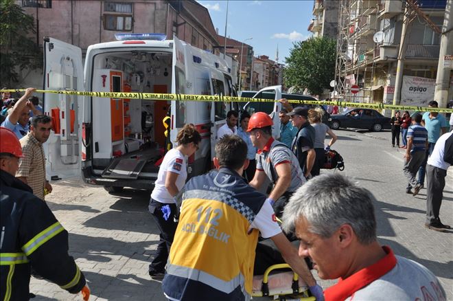 UŞAK´TA TRAFİK KAZASI: 1 ÖLÜ 6 YARALI