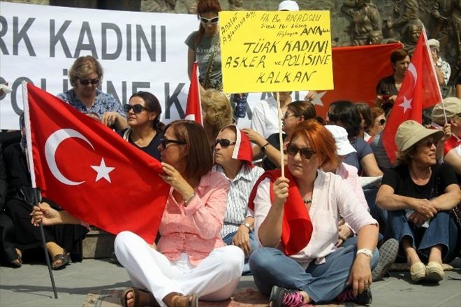 Kayserili Kadınlar Şehitler İçin ’Sessiz’ Eylem Yaptı