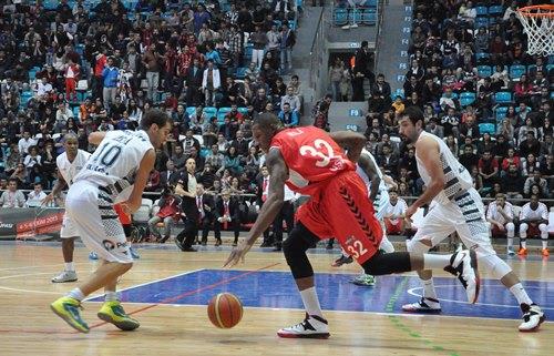  UŞAK SPORTİF: 64 - ALİAĞA PETKİM: 54 