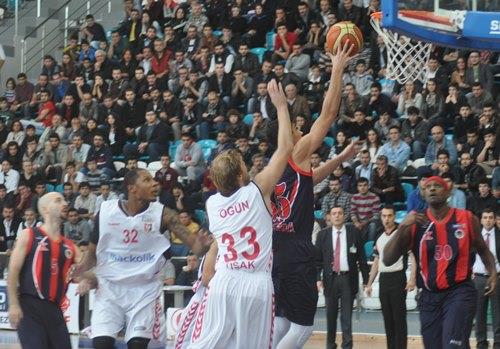 UŞAK SPORTİF KENDİ EVİNDE RAHAT KAZANDI