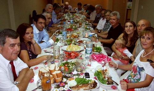 UŞAKLILAR DERNEĞİ AYLIK TOPLANTISINI YAPTI
